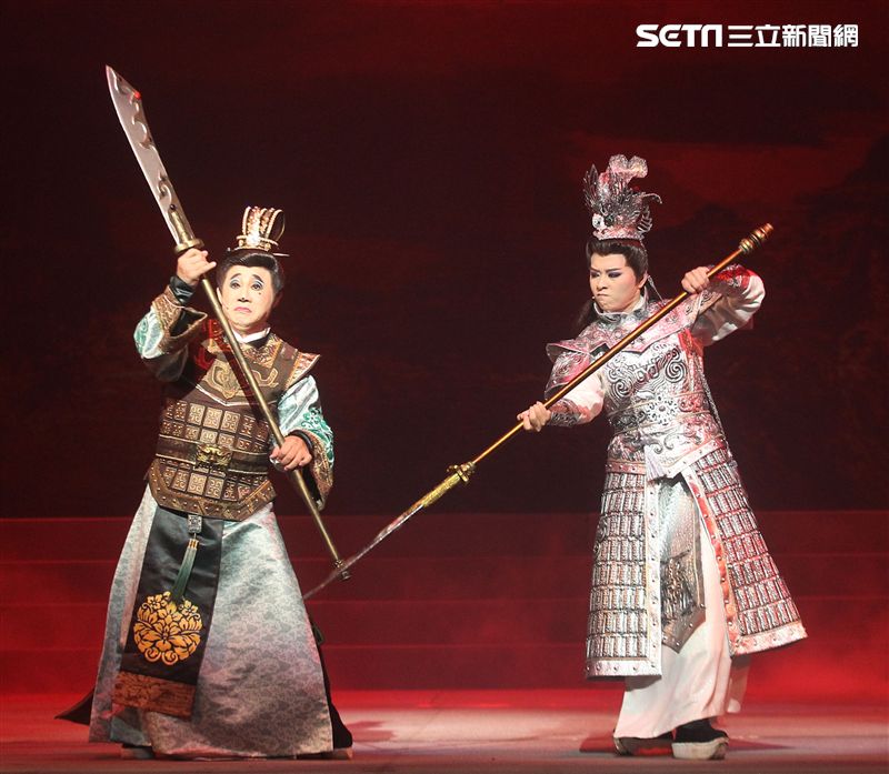 明華園戲劇總團「大河彈劍」國家戲劇院登場彩排。（記者邱榮吉/攝影）