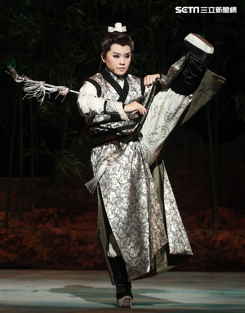 明華園戲劇總團「大河彈劍」國家戲劇院登場彩排。（記者邱榮吉/攝影）