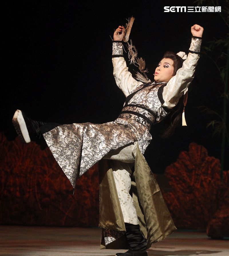 明華園戲劇總團「大河彈劍」國家戲劇院登場彩排。（記者邱榮吉/攝影）