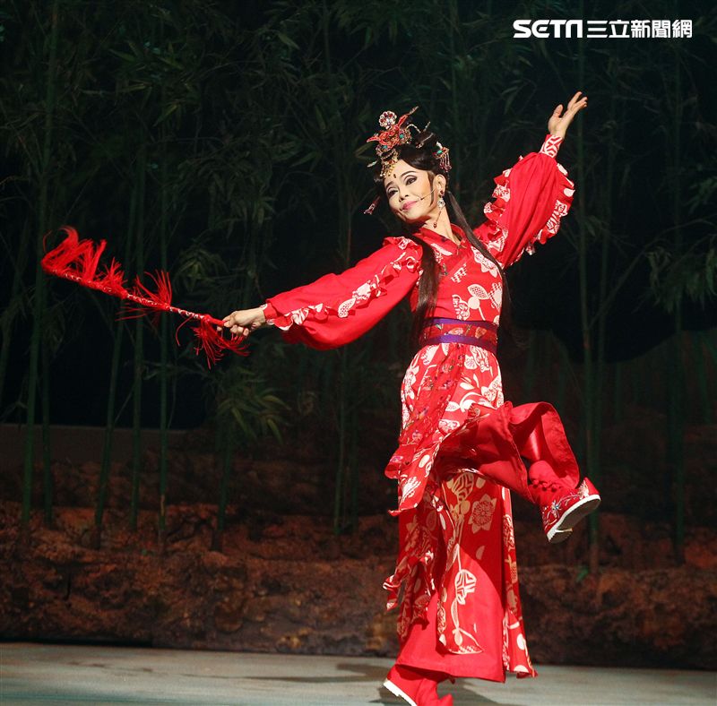 明華園戲劇總團「大河彈劍」國家戲劇院登場彩排。（記者邱榮吉/攝影）