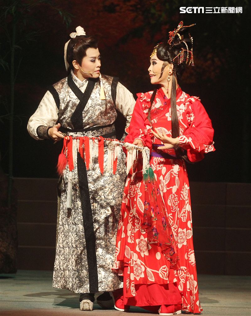 明華園戲劇總團「大河彈劍」國家戲劇院登場彩排。（記者邱榮吉/攝影）