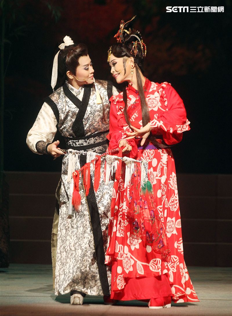 明華園戲劇總團「大河彈劍」國家戲劇院登場彩排。（記者邱榮吉/攝影）