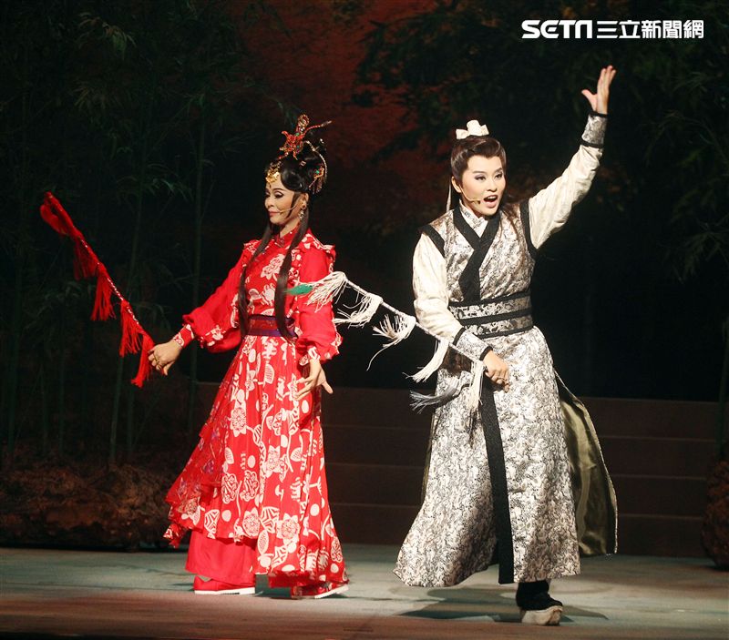 明華園戲劇總團「大河彈劍」國家戲劇院登場彩排。（記者邱榮吉/攝影）