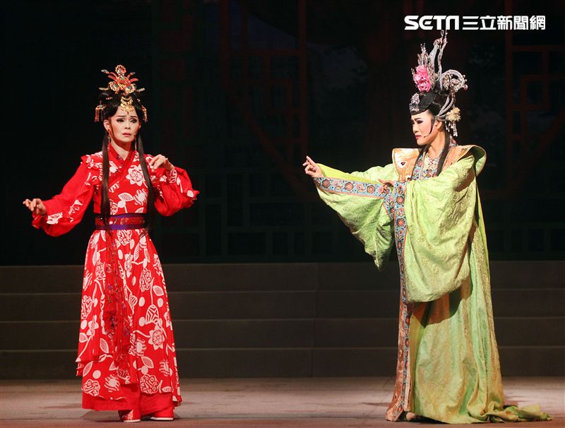 明華園戲劇總團「大河彈劍」國家戲劇院登場彩排。（記者邱榮吉/攝影）