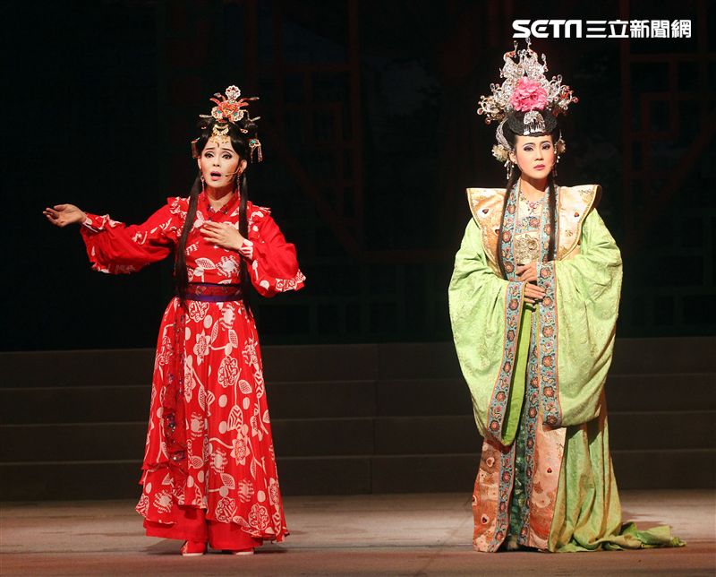 明華園戲劇總團「大河彈劍」國家戲劇院登場彩排。（記者邱榮吉/攝影）