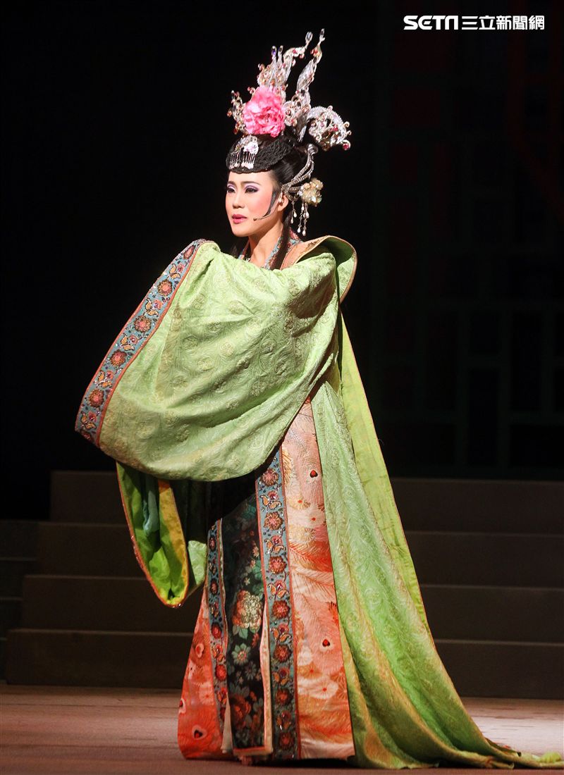 明華園戲劇總團「大河彈劍」國家戲劇院登場彩排。（記者邱榮吉/攝影）