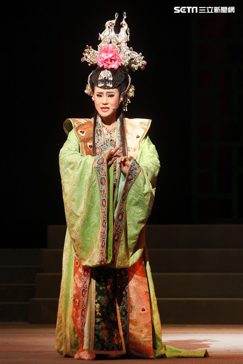 明華園戲劇總團「大河彈劍」國家戲劇院登場彩排。（記者邱榮吉/攝影）