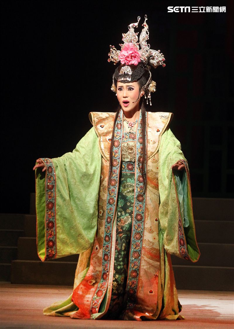 明華園戲劇總團「大河彈劍」國家戲劇院登場彩排。（記者邱榮吉/攝影）