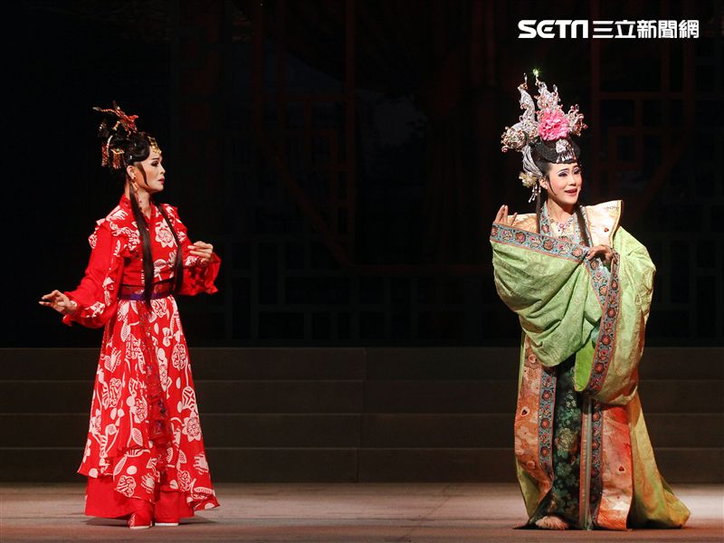 明華園戲劇總團「大河彈劍」國家戲劇院登場彩排。（記者邱榮吉/攝影）