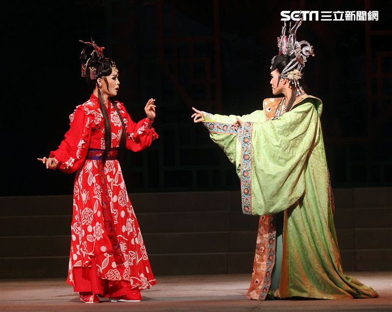 明華園戲劇總團「大河彈劍」國家戲劇院登場彩排。（記者邱榮吉/攝影）