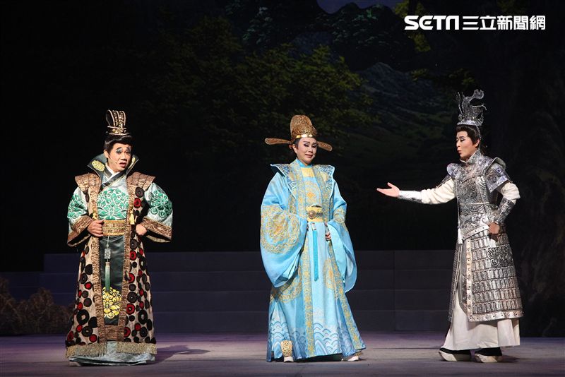 明華園戲劇總團「大河彈劍」國家戲劇院登場彩排。（記者邱榮吉/攝影）