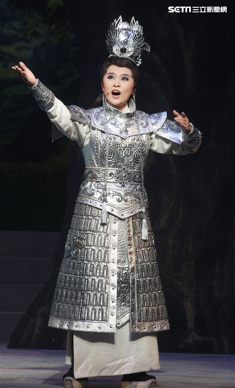 明華園戲劇總團「大河彈劍」國家戲劇院登場彩排。（記者邱榮吉/攝影）