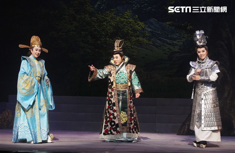 明華園戲劇總團「大河彈劍」國家戲劇院登場彩排。（記者邱榮吉/攝影）