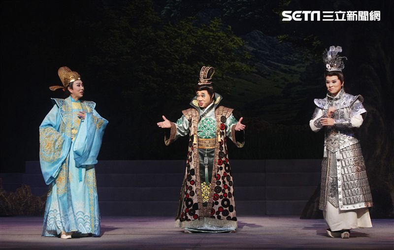 明華園戲劇總團「大河彈劍」國家戲劇院登場彩排。（記者邱榮吉/攝影）