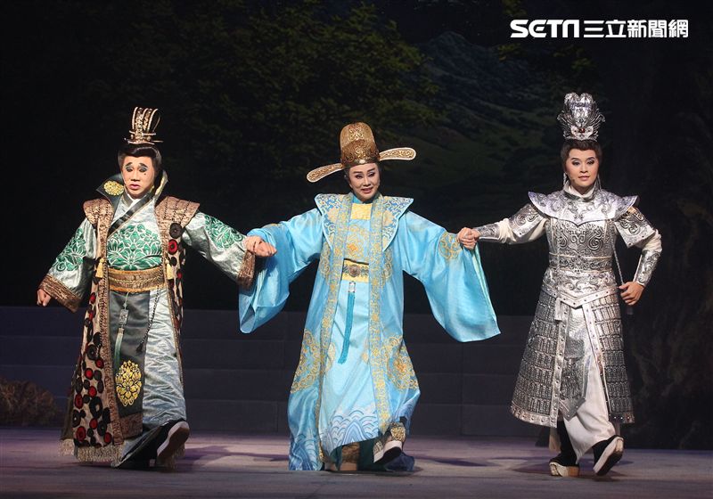 明華園戲劇總團「大河彈劍」國家戲劇院登場彩排。（記者邱榮吉/攝影）