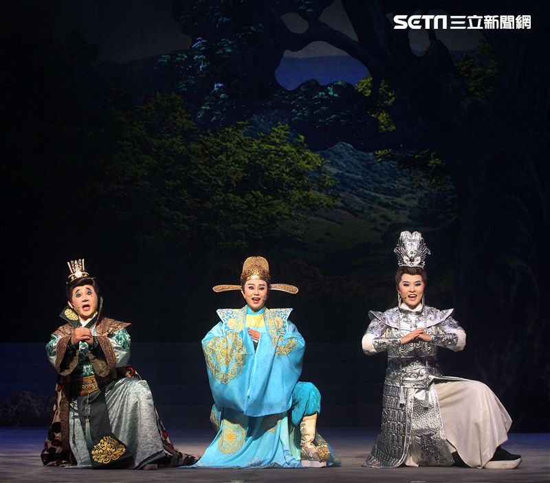 明華園戲劇總團「大河彈劍」國家戲劇院登場彩排。（記者邱榮吉/攝影）