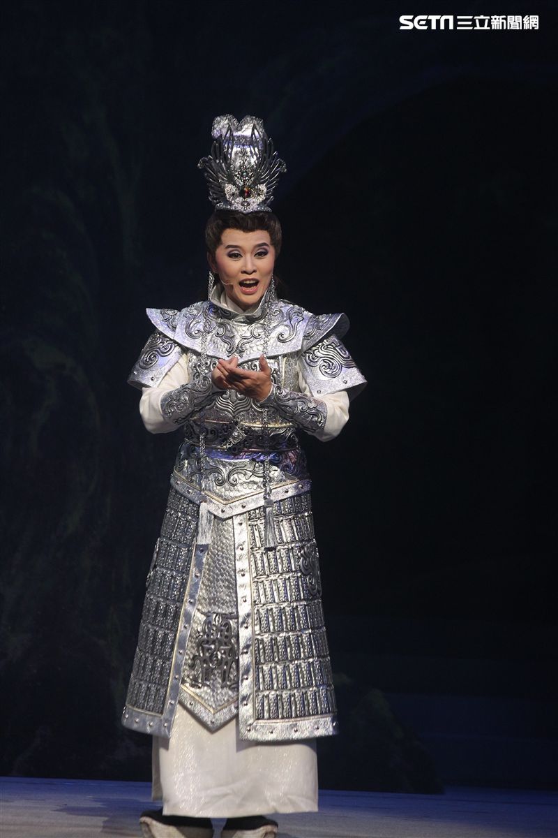 明華園戲劇總團「大河彈劍」國家戲劇院登場彩排。（記者邱榮吉/攝影）