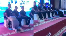 表揚優秀員工！女總裁「跪地幫洗腳」網看影片狂讚：好謙卑（圖／翻攝自微博）