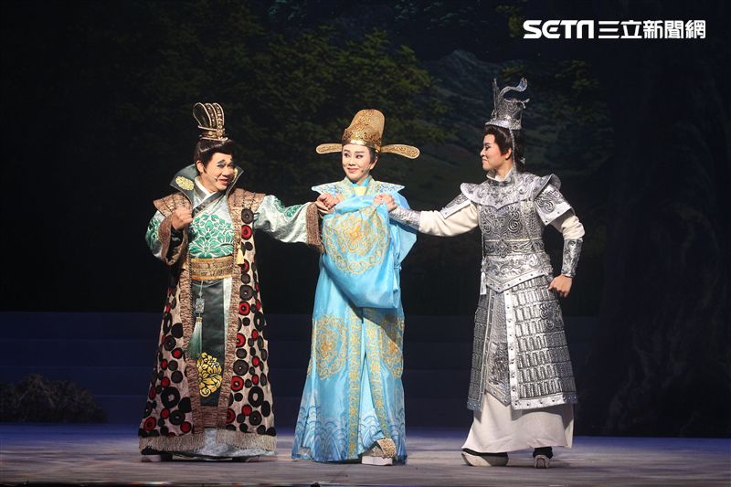 明華園戲劇總團「大河彈劍」國家戲劇院登場彩排。（記者邱榮吉/攝影）