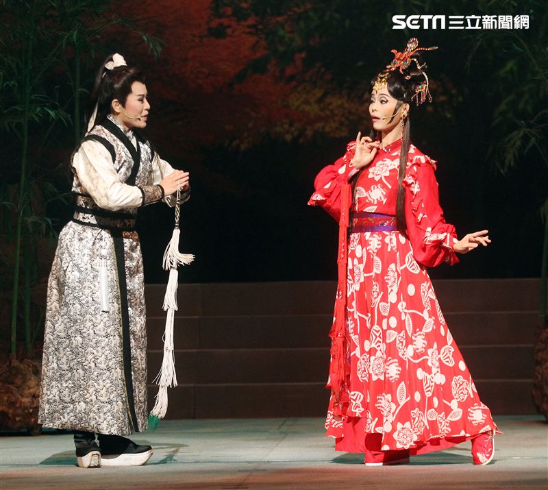 明華園戲劇總團「大河彈劍」國家戲劇院登場彩排。（記者邱榮吉/攝影）