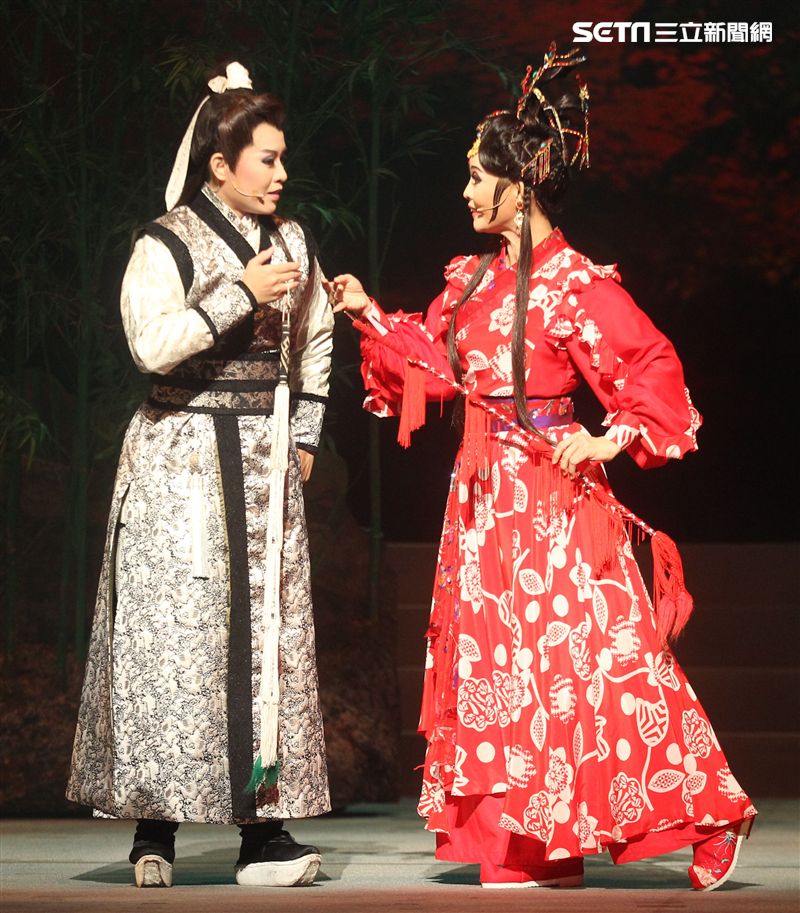 明華園戲劇總團「大河彈劍」國家戲劇院登場彩排。（記者邱榮吉/攝影）