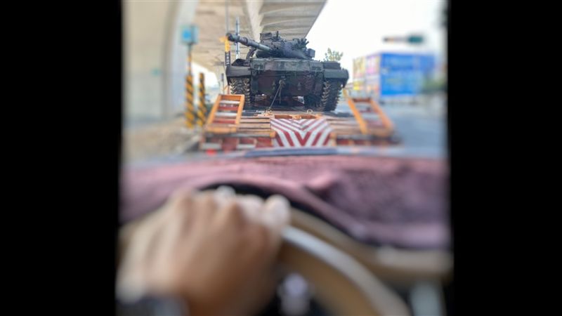 見戰車對準它求開轟　網驚滿滿亮點