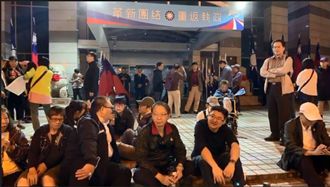 抗議不分區！羅智強靜坐　他怒退席