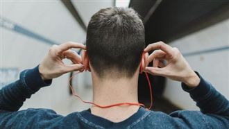 長期配戴降噪耳機恐致1下場　專家說話了