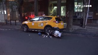 2女騎車雙載撞小黃　撞擊當場被噴飛