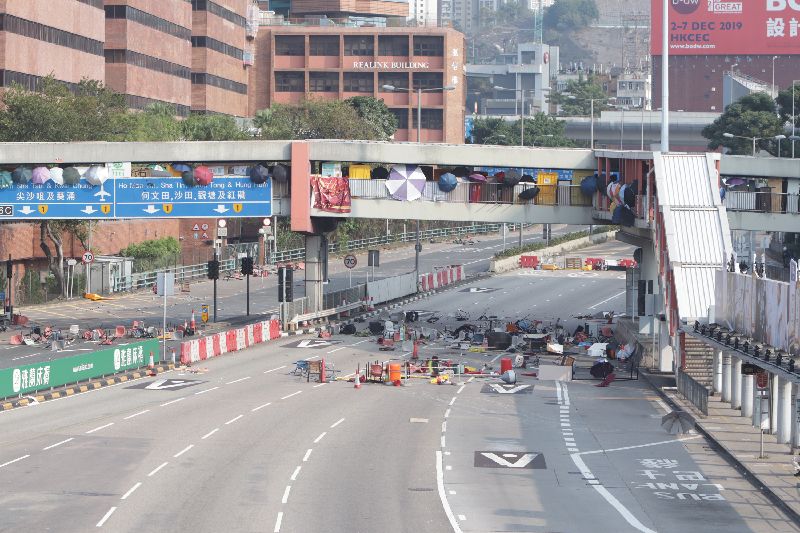 港仍有反送中示威堵路　多區交通癱瘓