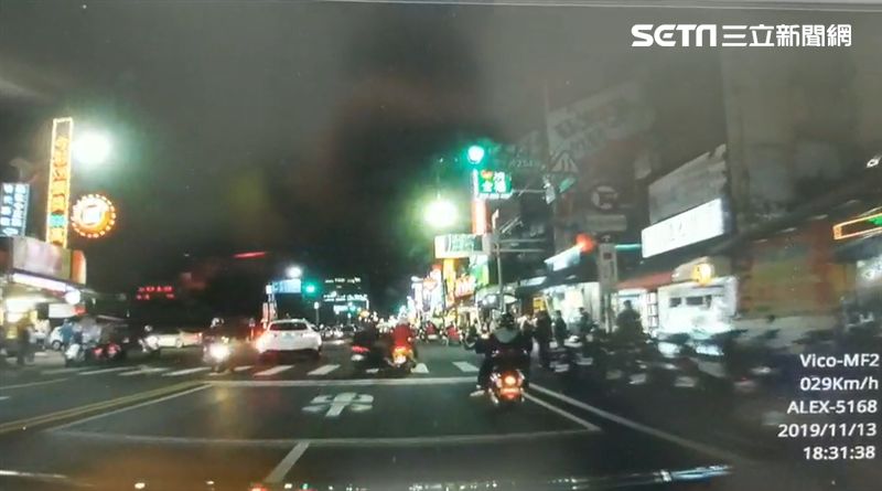 外送員又闖禍！？2人遭撞子遭壓車底