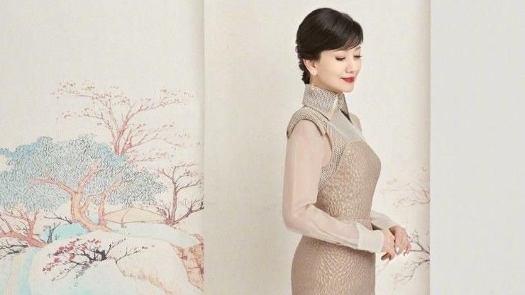 太驚人！65歲熟齡女星竟粉嫩似少女