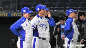 12強韓國隊東京巨蛋練球，監督金卿文。（圖／記者王怡翔攝影）