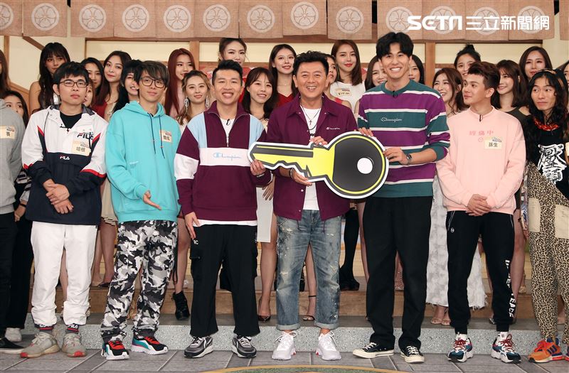 「國光幫幫忙之大哥是對的」改版記者會，主持人 庹宗康、張立東、風田。（記者邱榮吉/攝影）