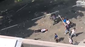 香港,反送中,磚頭,老翁,命危（圖／翻攝自
Speakout 港人講地YouTube）