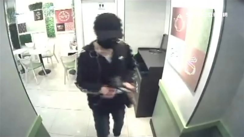 嫌扮刑警又扮銀行員　男慘被騙2次