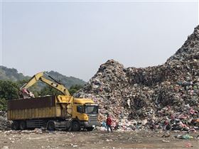 南投縣,無焚化爐,垃圾山,環保署,增加外運量(圖/蔡培慧辦公室提供)中央社