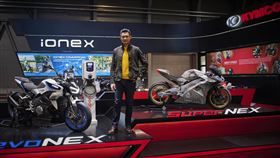 ▲KYMCO在2019年捷克新能源電動車展發表SuperNEX與RevoNEX。（圖／KYMCO）