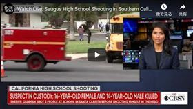 學校附近一名男子打開自家大門，收留驚慌失措的學生，義舉受到家長敬佩，媒體封為英雄。(youtube)