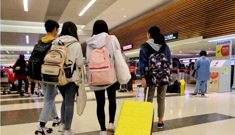 港警民衝突波及校園　6成台生已返台
