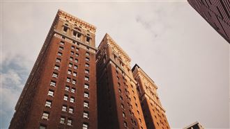 他爽改10套房⋯樓下壁癌飄屎味！下場慘了