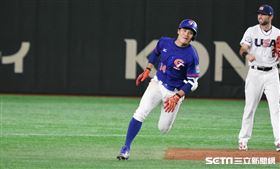 ▲12強中美大戰，王勝偉敲出直擊全壘打牆的安打，但在三壘前被觸殺。（圖／記者王怡翔攝影）
