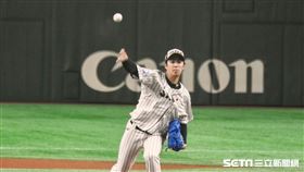 ▲日本隊投手岸孝之14日獨自到東京巨蛋練投，當天日本隊全隊休假，約20名日本記者現場觀察。（圖／記者王怡翔攝影）