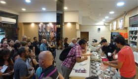 阿根廷,經濟衰退,冰淇淋之夜,半價折扣,抗經濟寒流(圖/中央社)