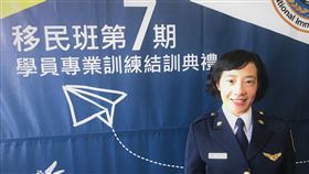 移民署移民官結訓典禮  新住民及新二代上榜移民署15日舉辦移民官結訓典禮，共124人合格，包含新住民、新住民二代。44歲越南籍配偶嚴沛瀅嫁來台灣24年，考上移民官，未來將在收容所服務，盼協助同鄉順利返國。中央社記者劉建邦攝  108年11月15日