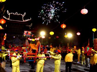 馬祖元宵習俗　廟宇出陣迎神「擺暝」