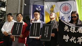 香港情勢嚴峻　律師籲助港人來台受庇護香港抗爭者支援工作台灣義務律師團發言人林俊宏（中）表示，台灣有能力協助港人，政府應加緊腳步，讓受迫害的港人來到台灣安歇。中央社記者繆宗翰攝　108年11月15日