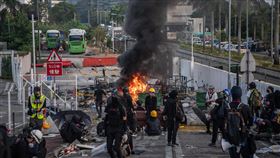 香港中文大學二號橋成為攻防主戰場11日迄今，香港中文大學二號橋成為警察與蒙面示威者攻防的主戰場。（中通社提供）中央社　108年11月15日