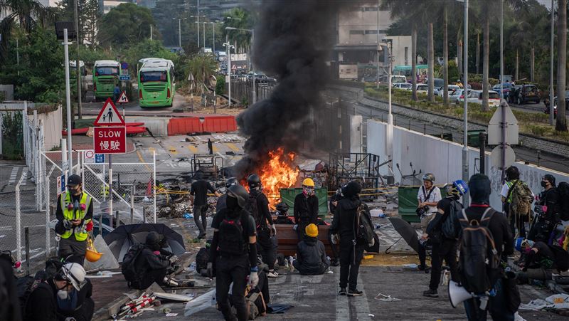 港人反抗／直升機監視示威者撤離中大