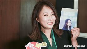 王瑞霞接受三立新聞網專訪並分享全新專輯「霞姐直播中」。（圖／記者林士傑攝影）